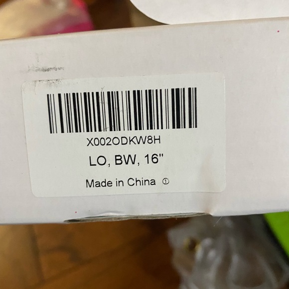 NIB lovrio 16” hair extensions w clips and comb - Picture 4 of 10